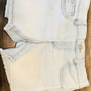 Girls shorts - size 7-8 (M)